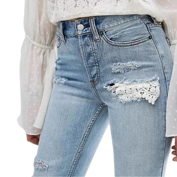 Free People Lacey Stilt Distressed Denim Lace Trim Jeans Light Blue Size 28 - Picture 3 of 14